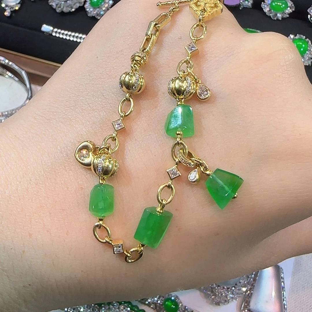 翡翠18K金镶嵌颈饰