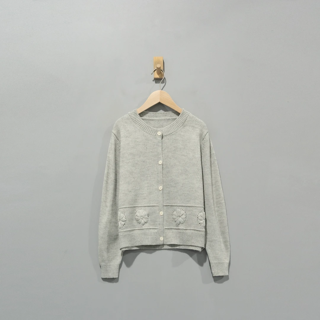 【且听风吟】0615670百搭圆领花朵保暖针织开衫毛衣  衣长52胸围112