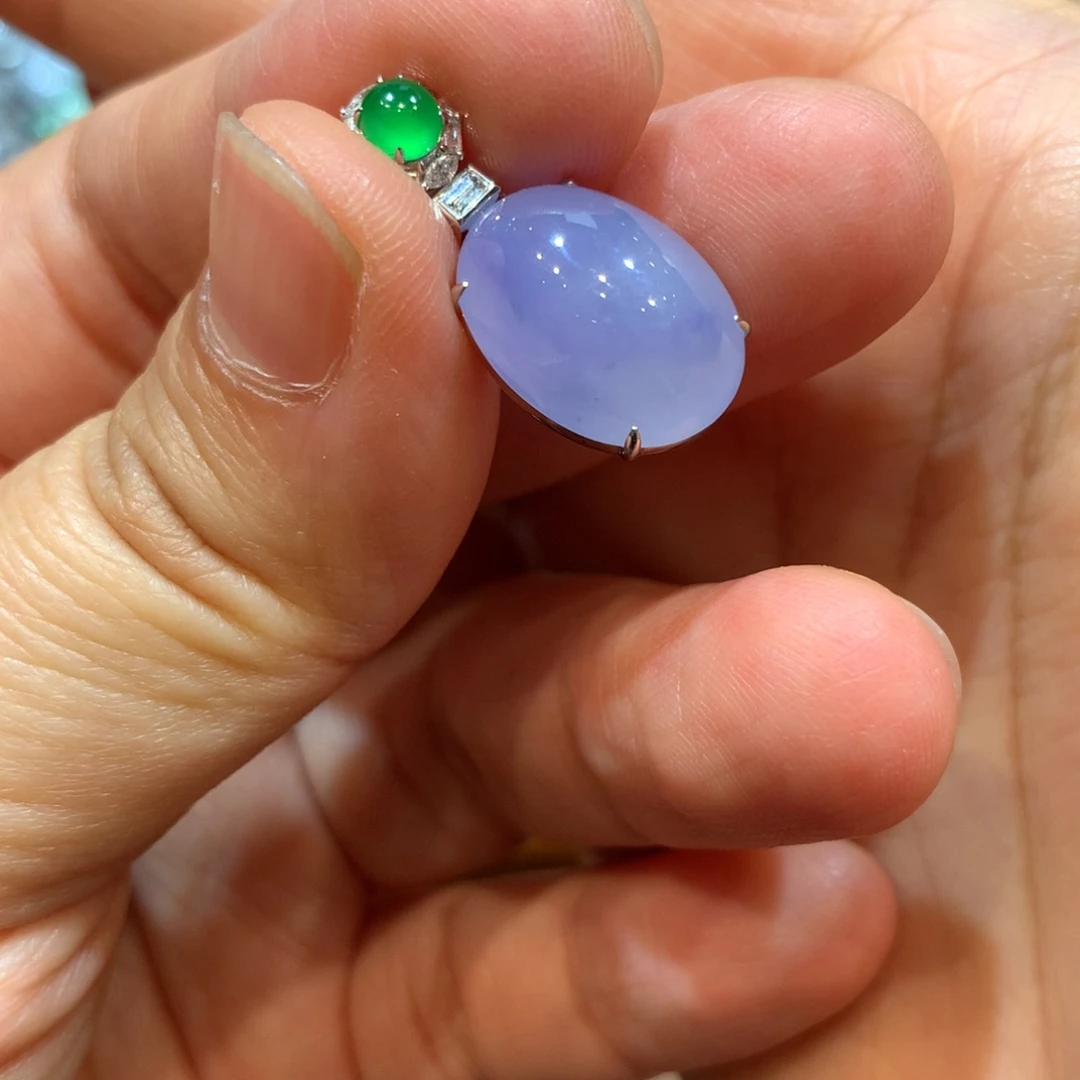 翡翠18K金镶嵌颈饰吊坠