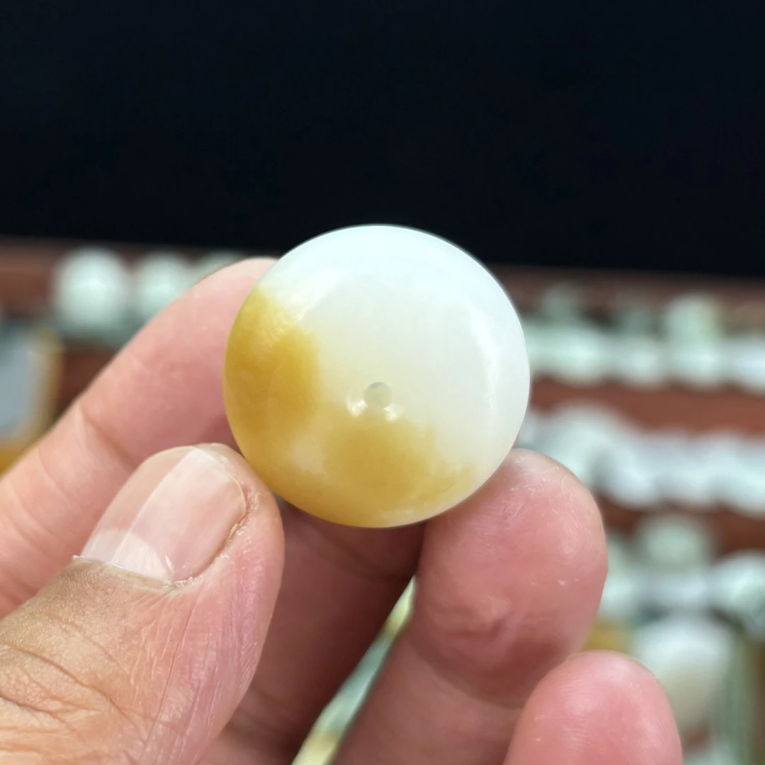 27mm黄金糖白和田玉平安扣吊坠挂件