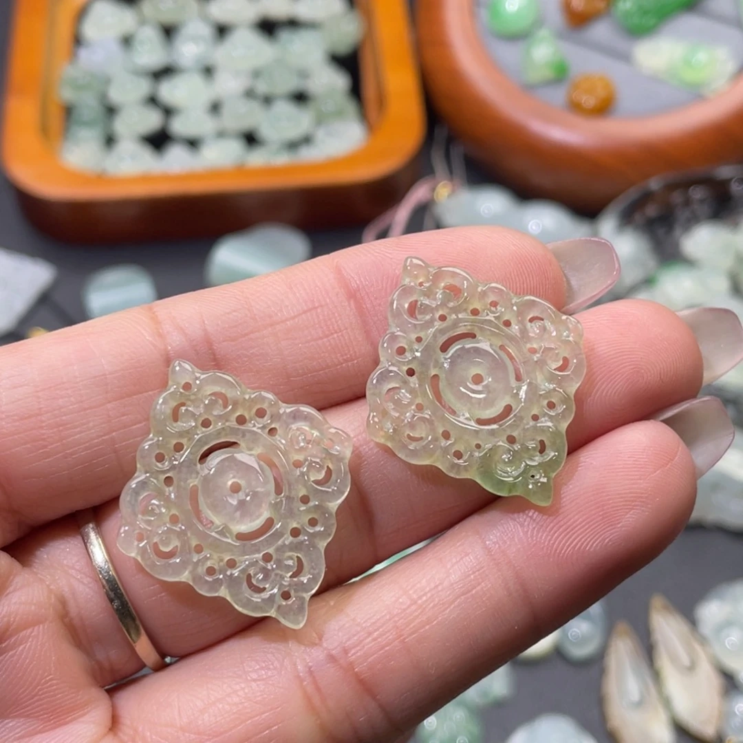 颈饰未镶嵌翡翠吊坠