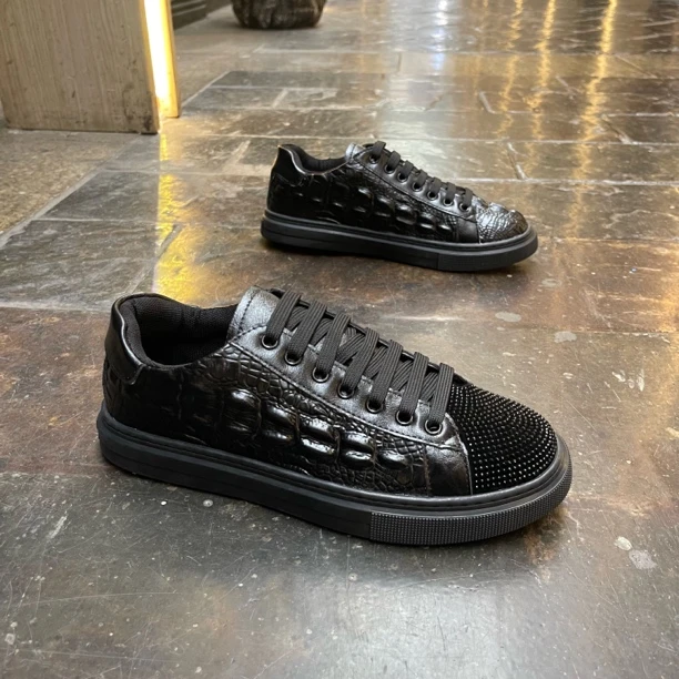 潮流圆头烫钻车缝线欧美风平跟系带鳄鱼面舒适百搭个性板鞋