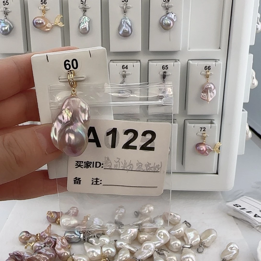 亞***。淡水珍珠合金颈饰