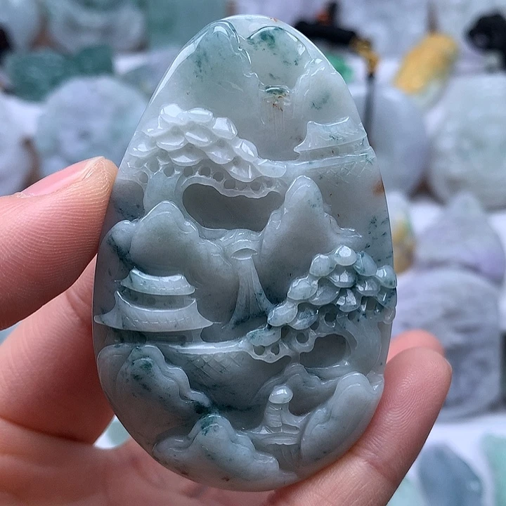 翡翠未镶嵌颈饰山水两面工艺多彩颜色福利