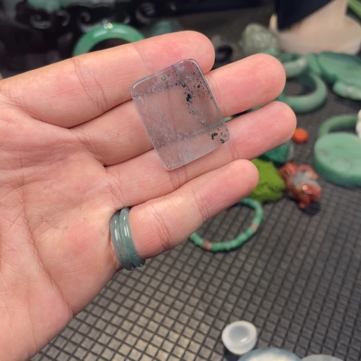 石英质玉未镶嵌颈饰