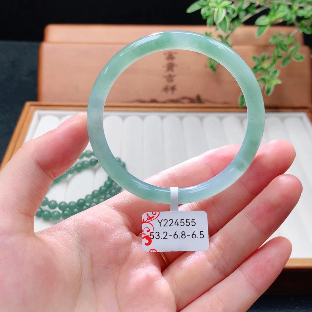未镶嵌手镯（圆镯）翡翠