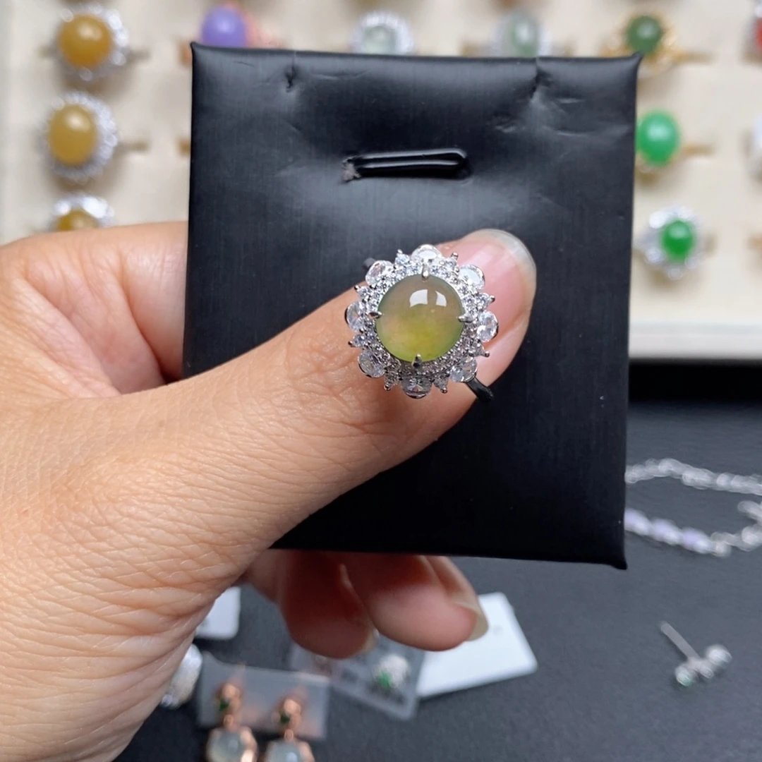 翡翠戒指银S925镶嵌小**。戒指