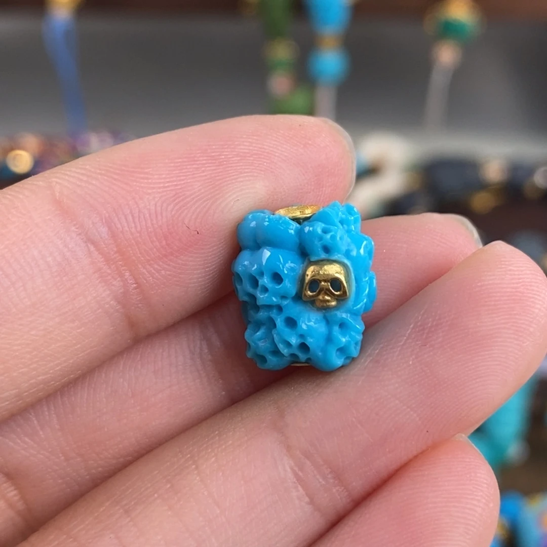 未镶嵌绿松石。万骷