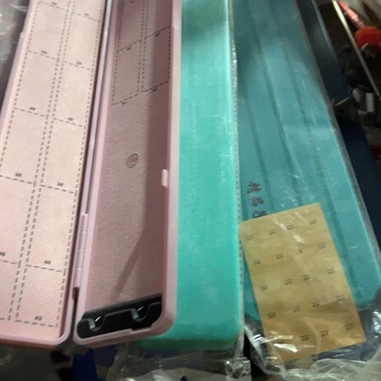 窄子线盒随机发两个。