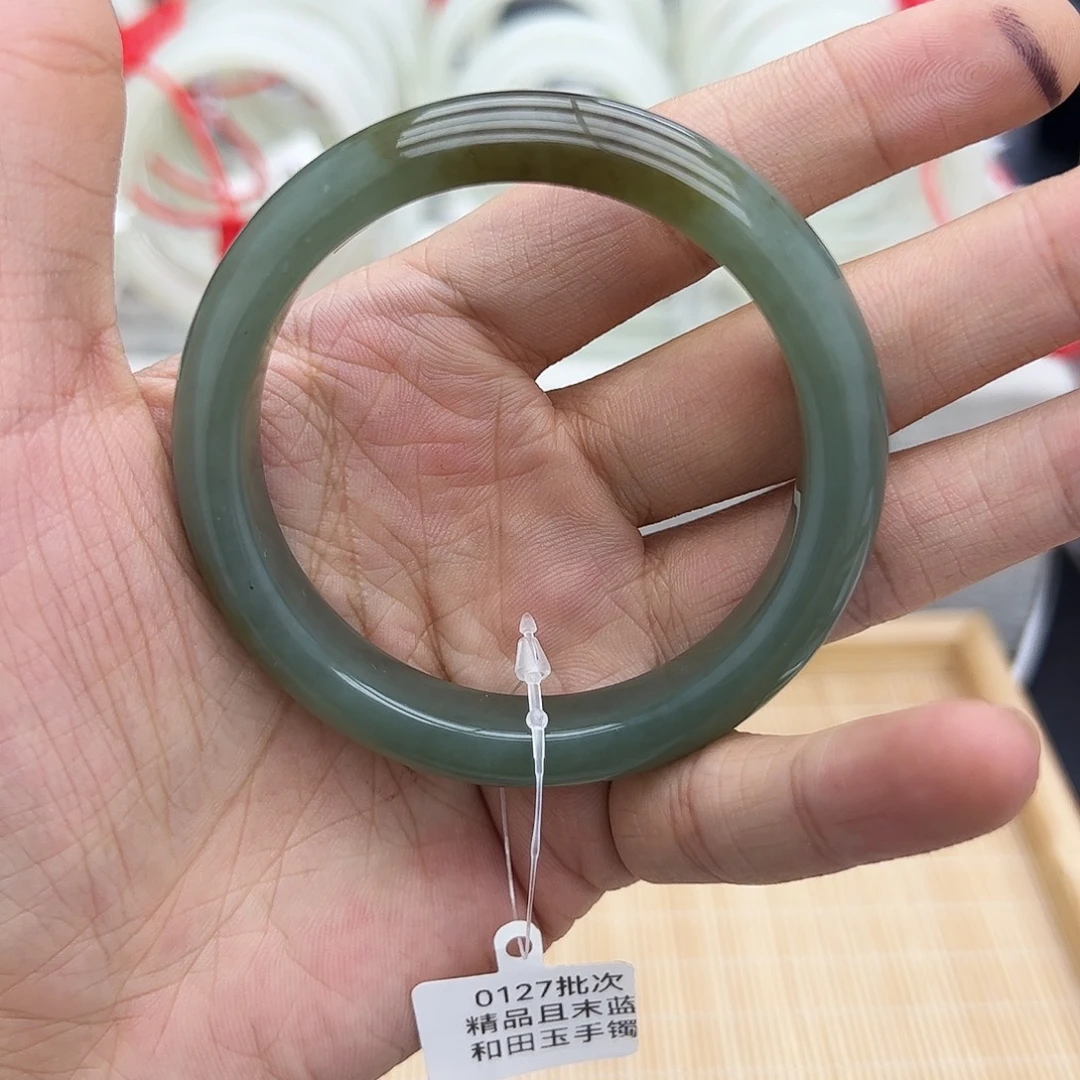 和田玉未镶嵌手镯