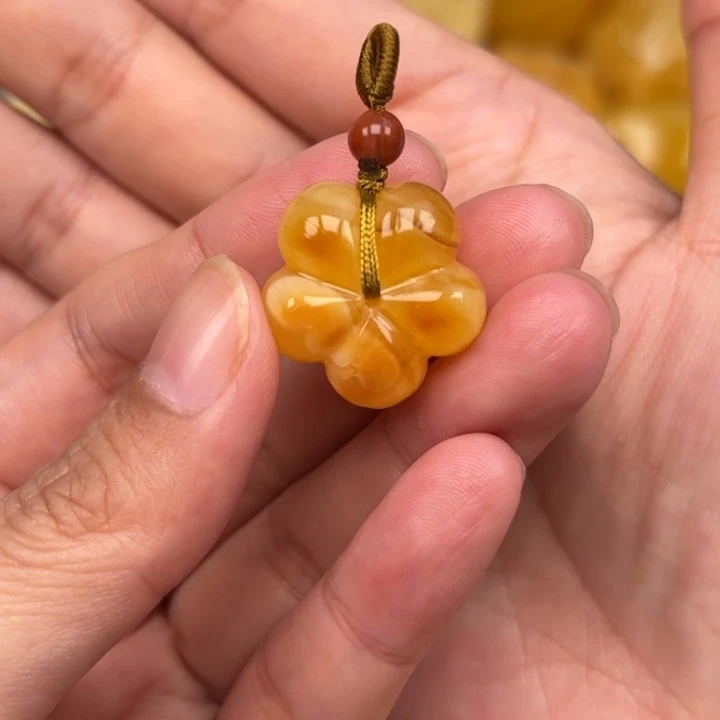 琥珀未镶嵌颈饰蜜蜡