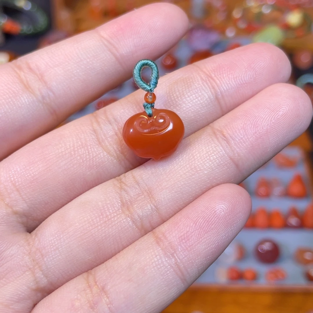 未镶嵌如意锁南红玛瑙