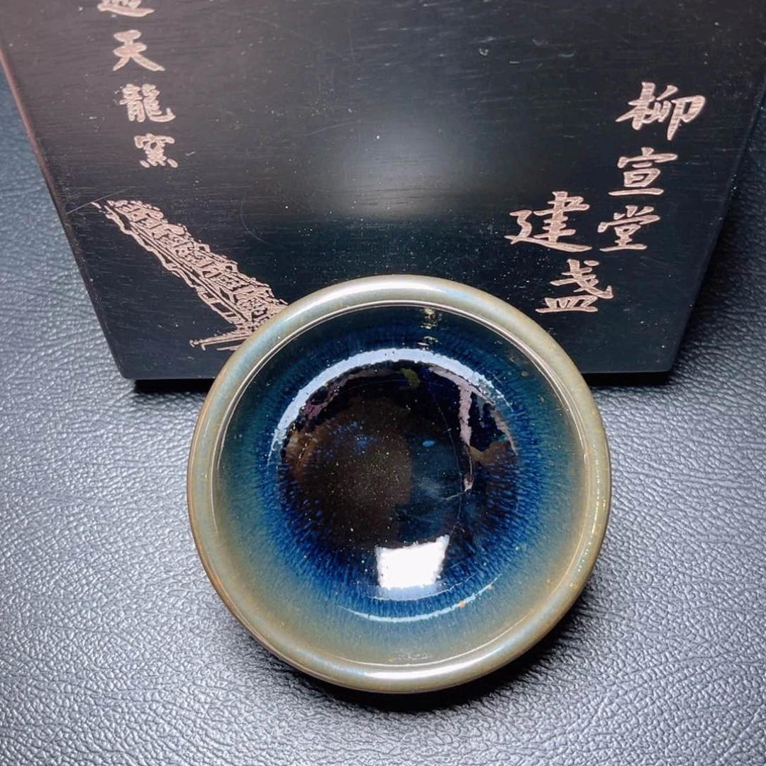 茶盏滴滴答答的声音响
