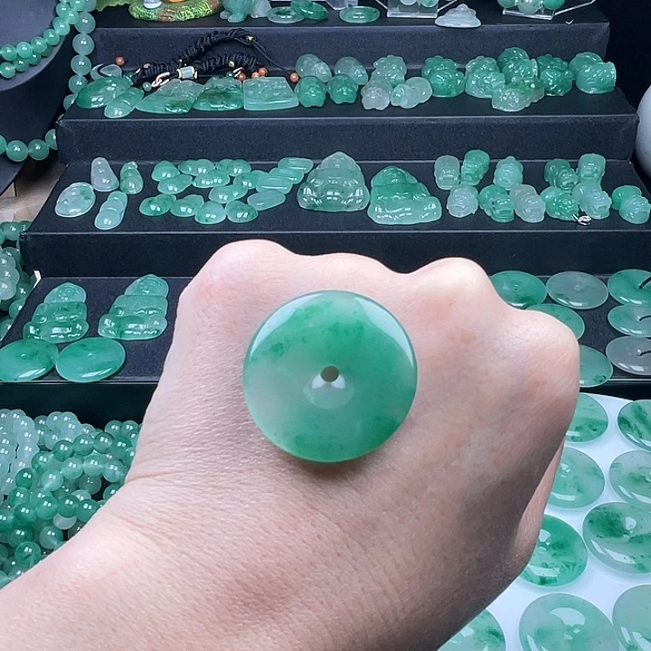 石英质玉未镶嵌颈饰
