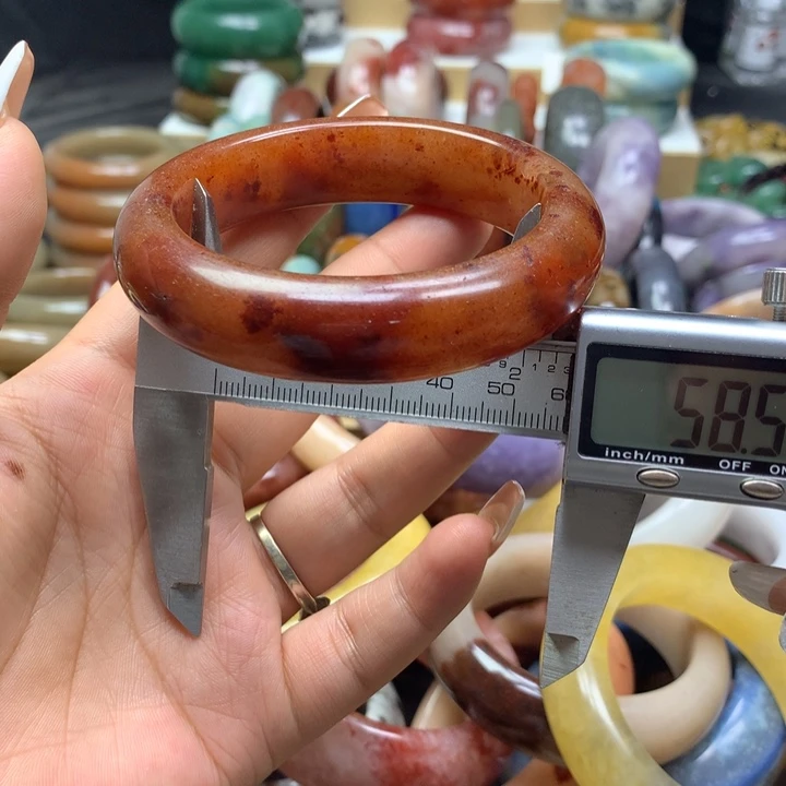 未镶嵌手镯石英质玉