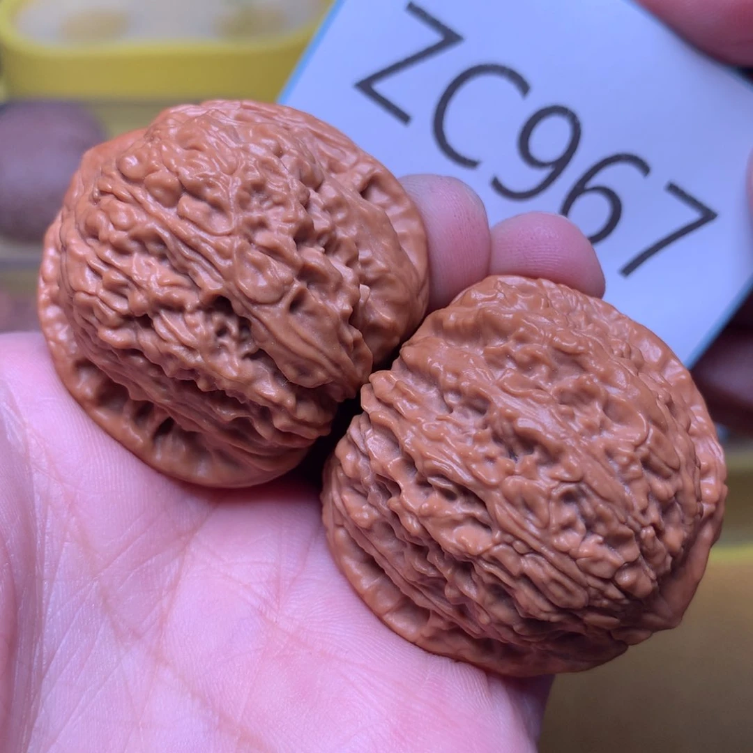 文玩核桃把件平谷绣球38