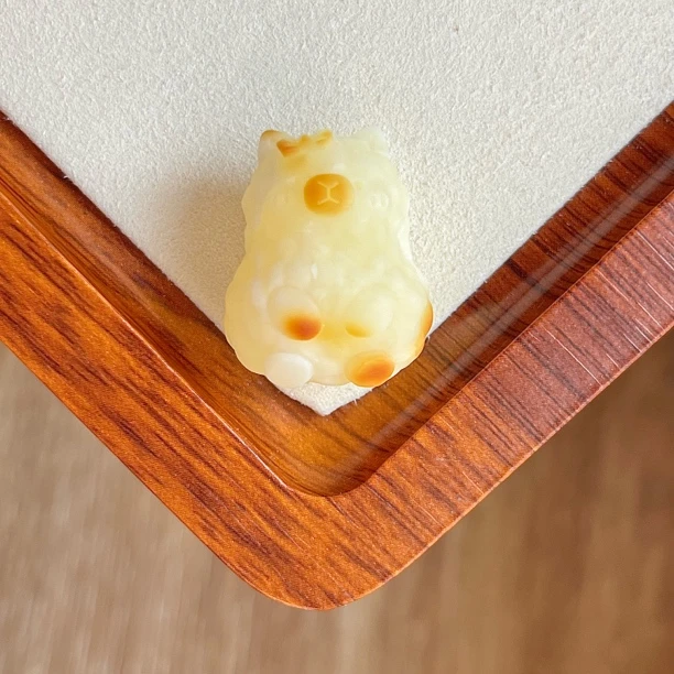 天然琥珀蜜蜡超可爱立体小羊驼