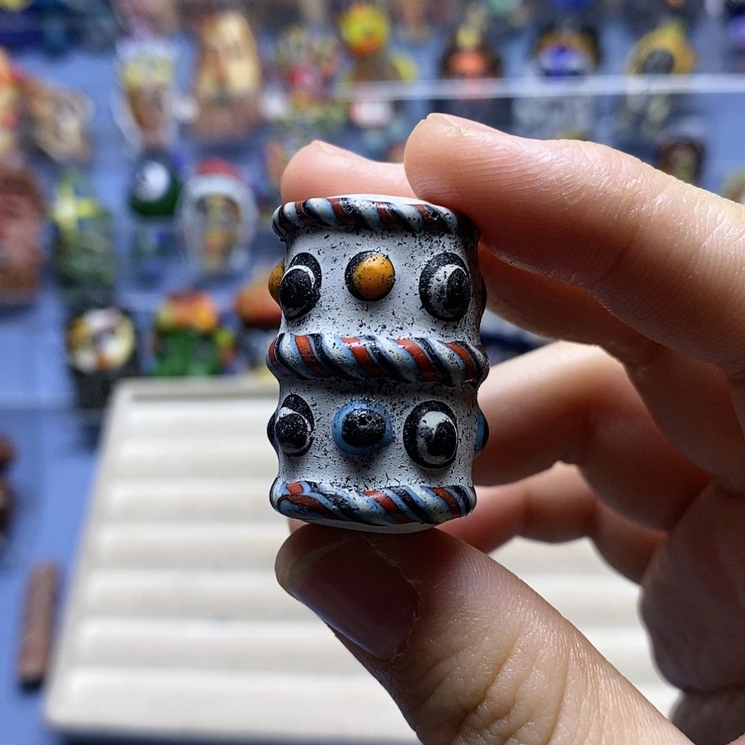 琉璃颈饰企鹅桶珠