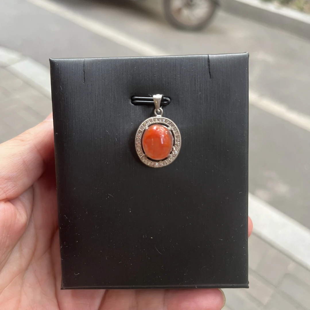 百搭气质南红吊坠