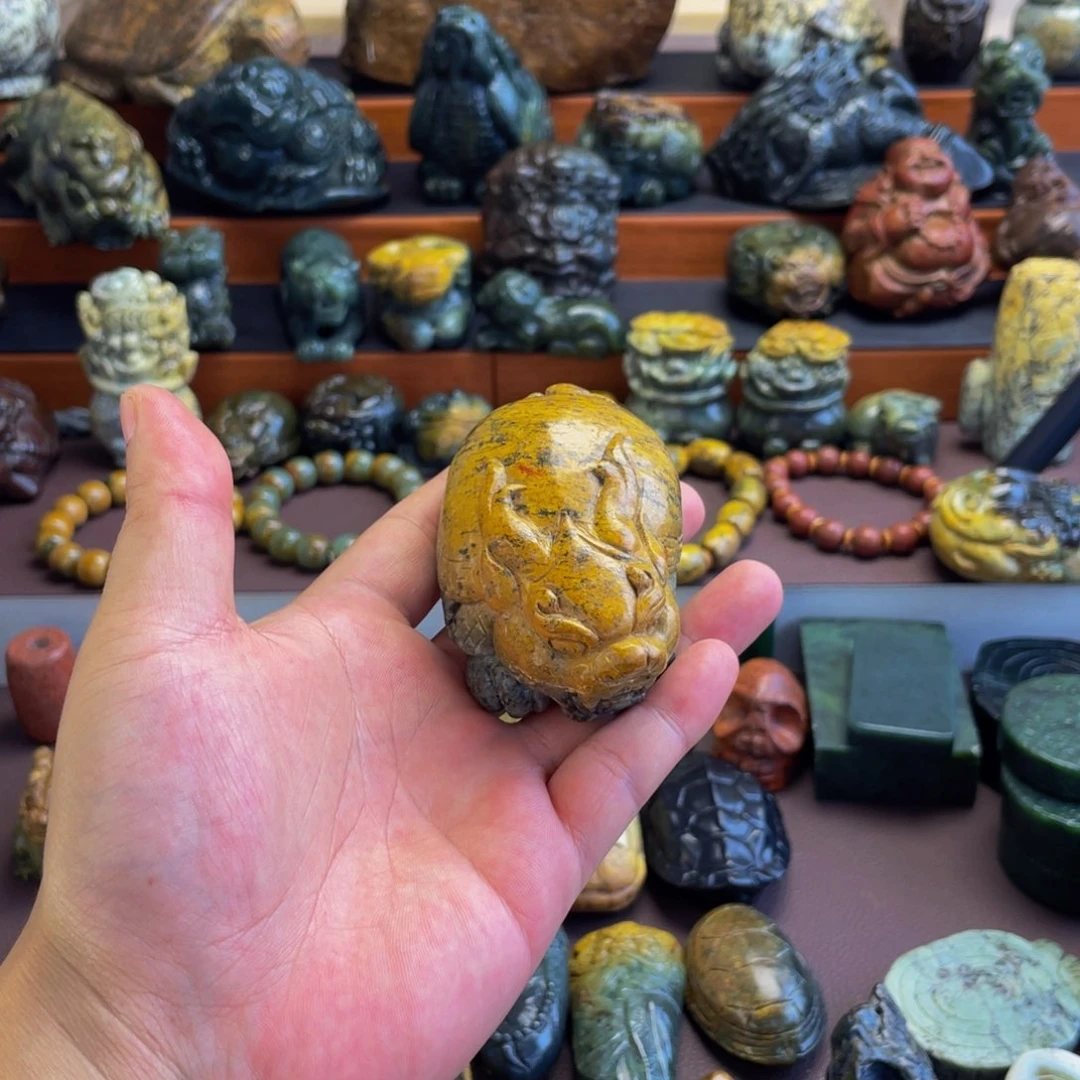 【闪购商品】未镶嵌岫岩河磨玉（透闪石质玉）挂件悠**期