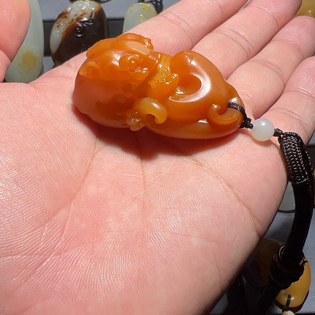 和田玉未镶嵌颈饰逆**鱼