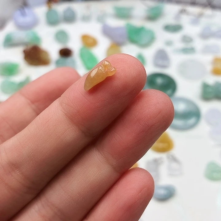 颈饰未镶嵌翡翠胡萝卜