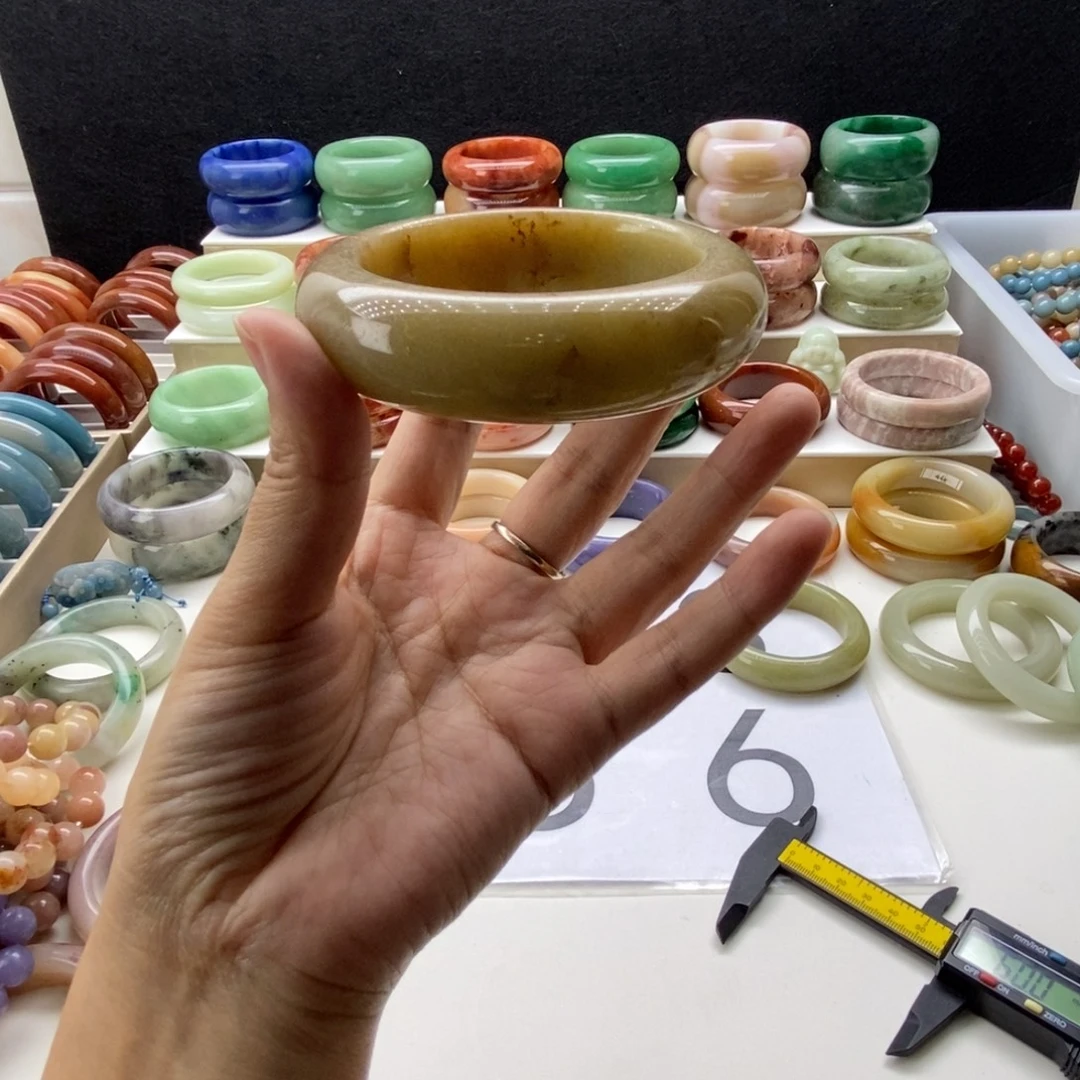 石英岩玉未镶嵌手镯