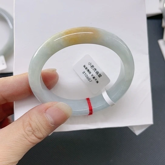 翡翠手镯未镶嵌A货