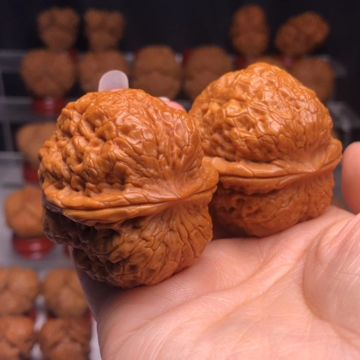 人***向吊坠桃核56黄金蟒