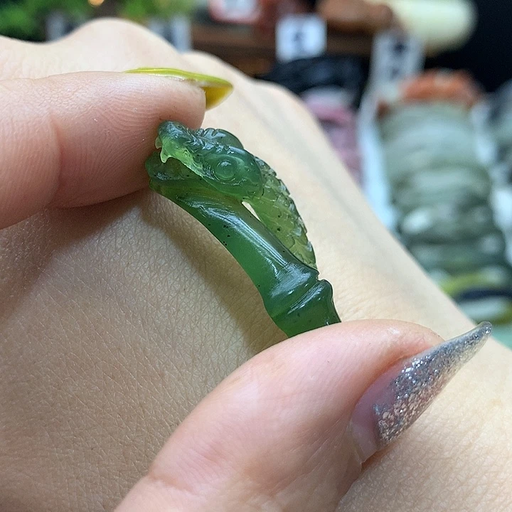 蛇纹石玉手镯未镶嵌