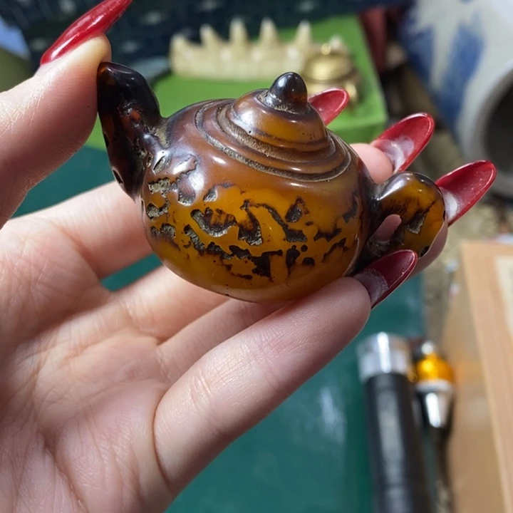 华***仔琉璃颈饰如图所示所拍即所得