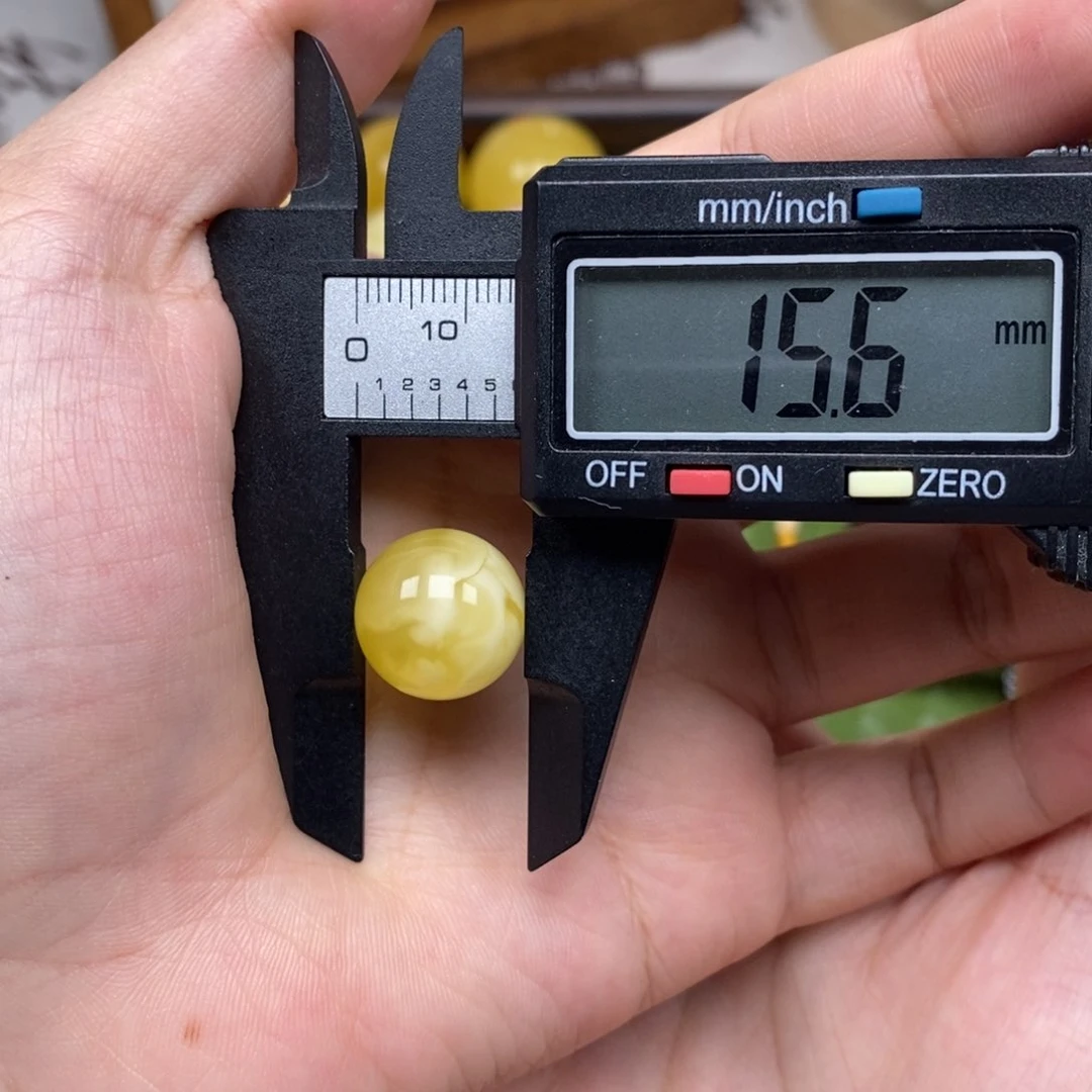 未镶嵌琥珀珠宝奇石