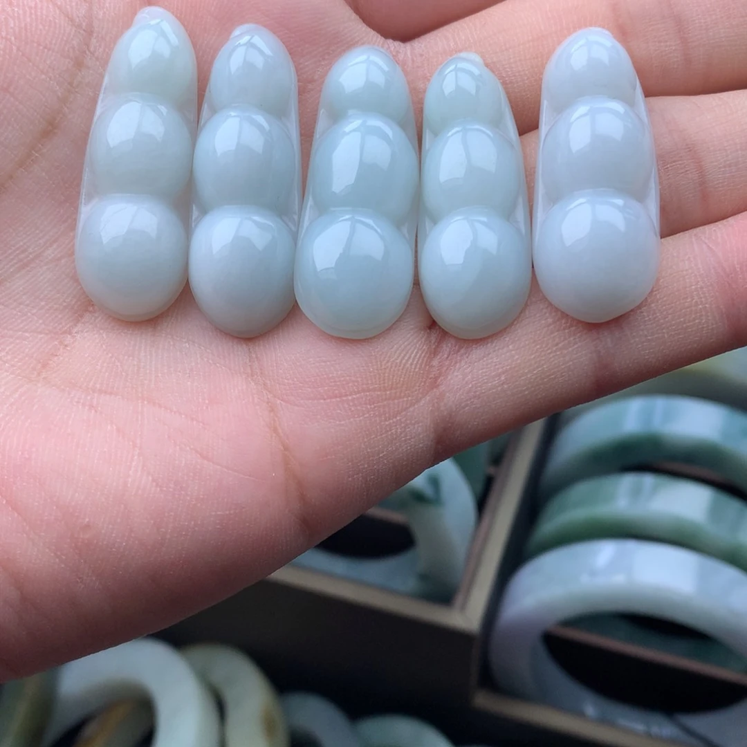 颈饰未镶嵌翡翠多样性福豆挂件