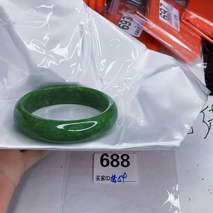 翡翠未镶嵌手镯一图一物实物为准（微瑕处理）