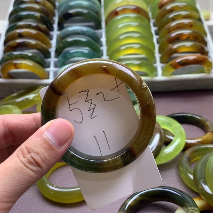 了***之蛇纹石玉未镶嵌手镯