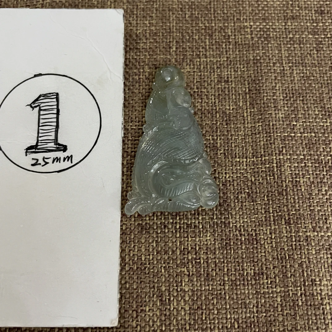 冰晴底龙牌翡翠挂坠