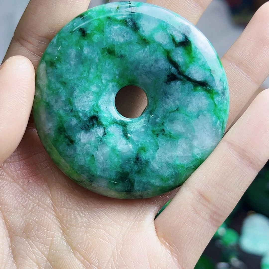 颈饰未镶嵌翡翠多样性