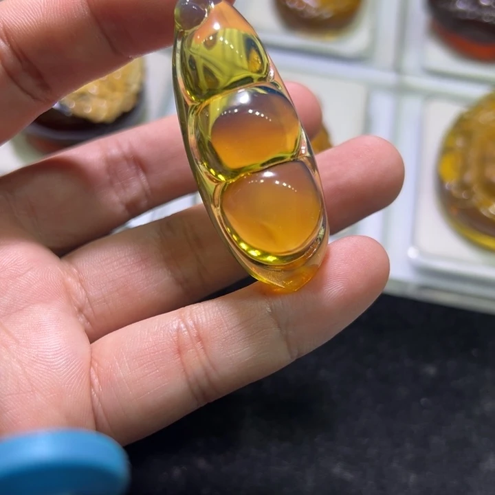 琥珀未镶嵌颈饰琥珀吊坠