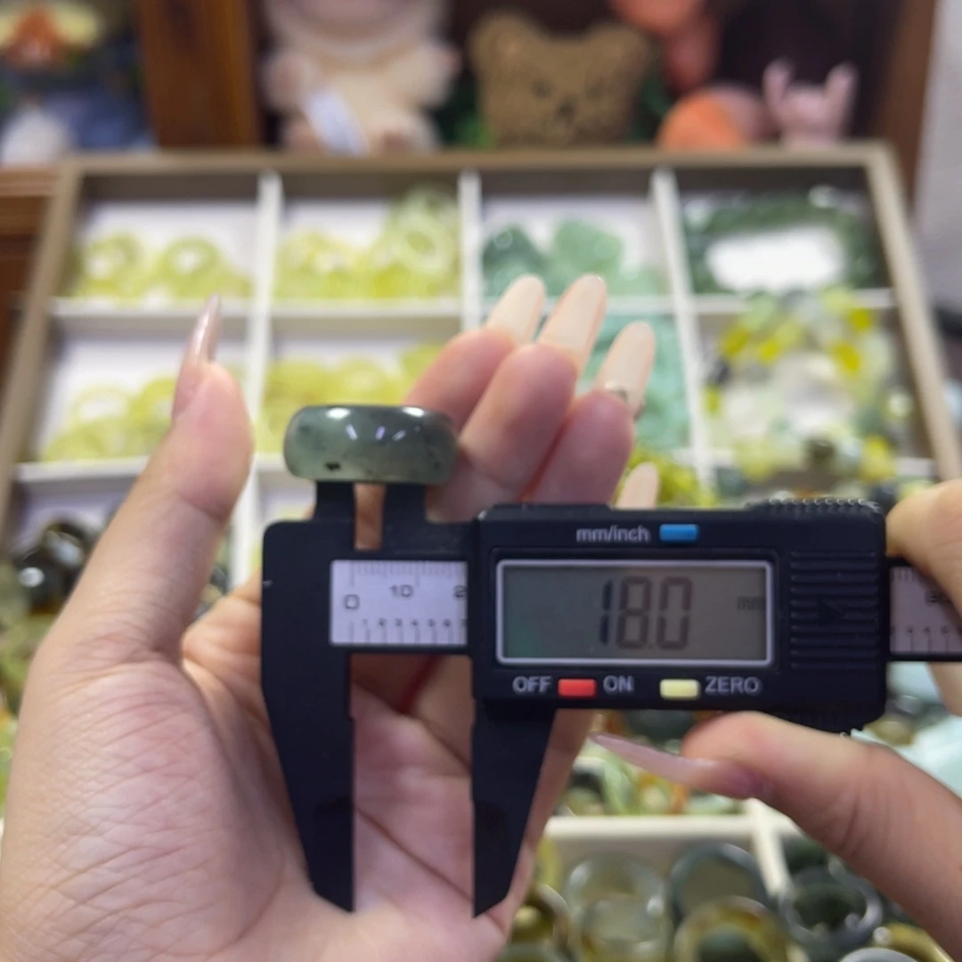 蛇纹石玉未镶嵌手镯40