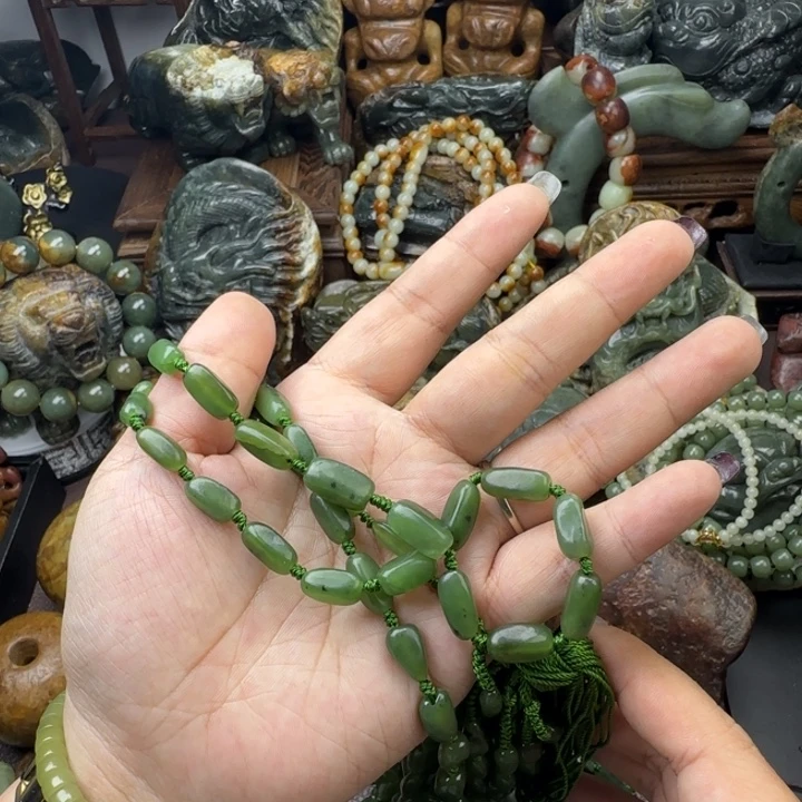 和田玉（碧玉）未镶嵌珠宝奇石