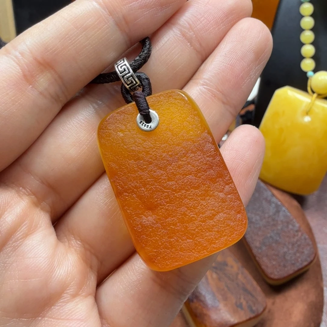 足金镶嵌吊坠(赠链)琥珀