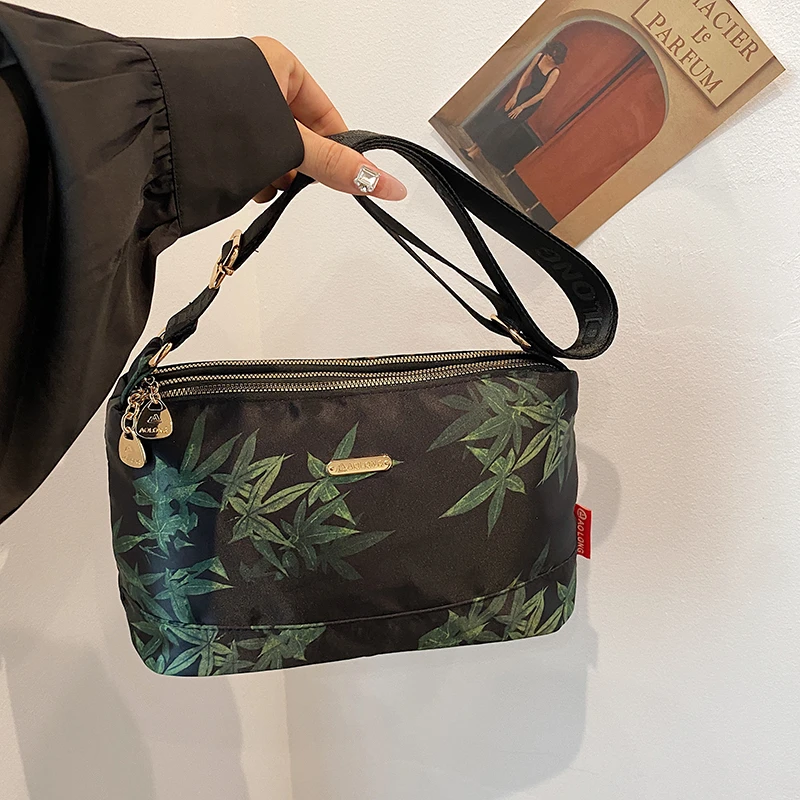 休闲南韩丝妈妈包中年单肩包婆婆时尚多层大气帆布包女新款斜挎包