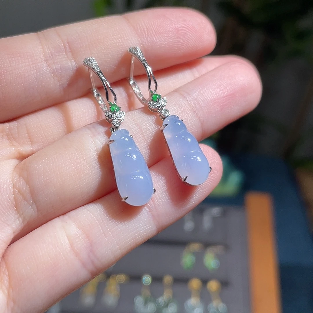 18K金镶嵌翡翠耳饰冰紫豆