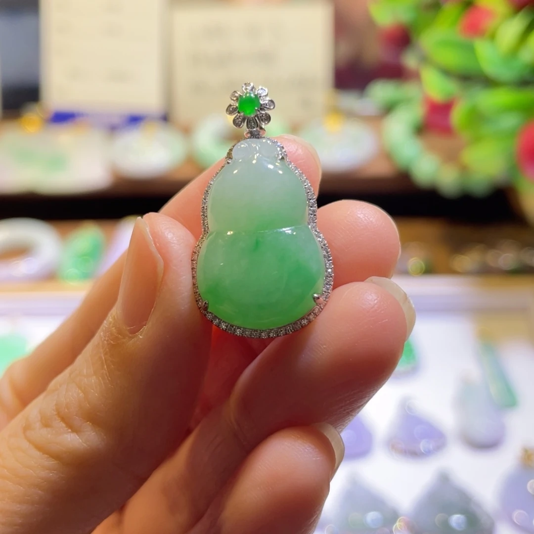 翡翠18K金镶嵌吊坠(不含链)葫芦