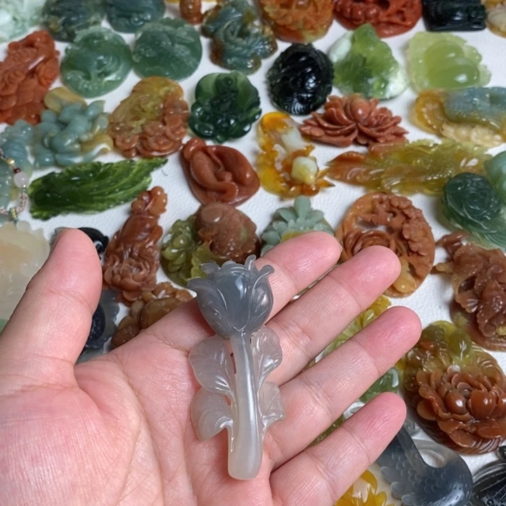 蛇纹石玉颈饰未镶嵌