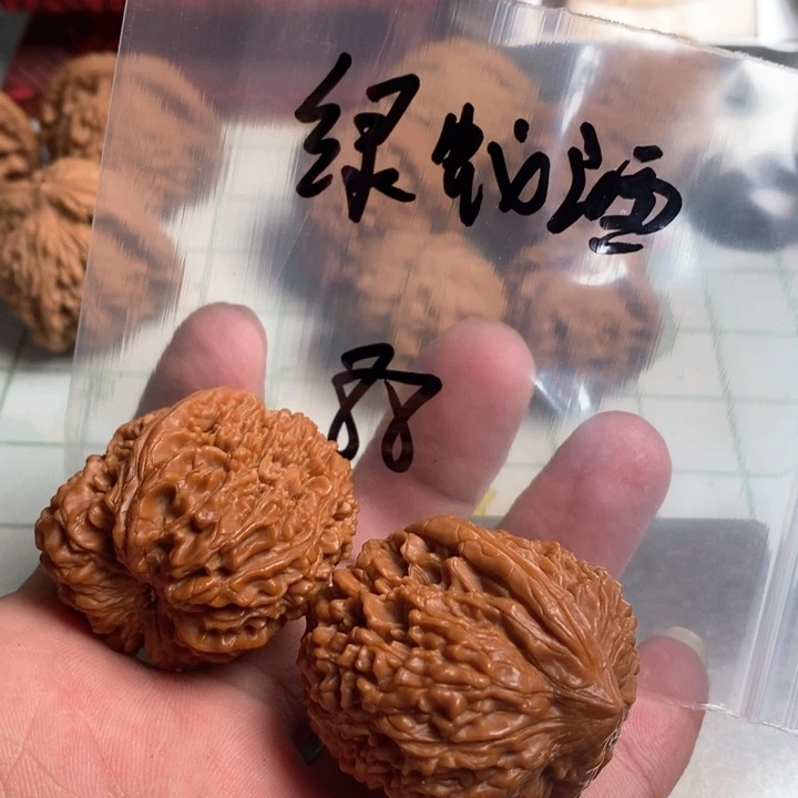 文玩核桃把件?**酒核桃