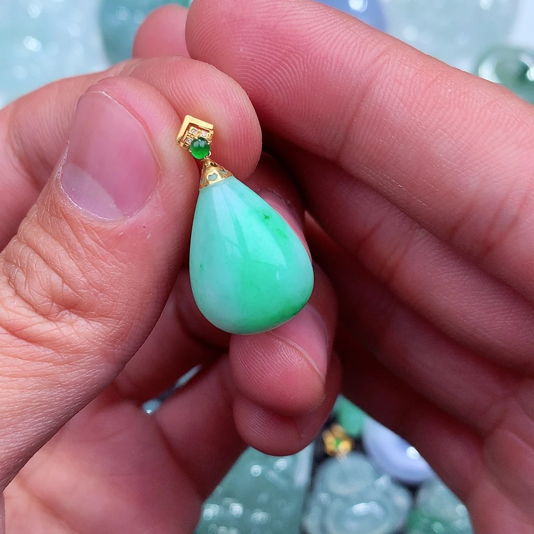 翡翠吊坠(不含链)18K金镶嵌