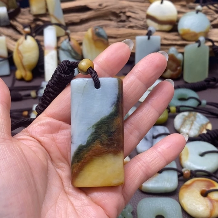 昆***玉蛇纹石玉未镶嵌颈饰