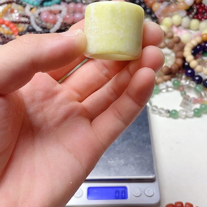 石英质玉合金颈饰