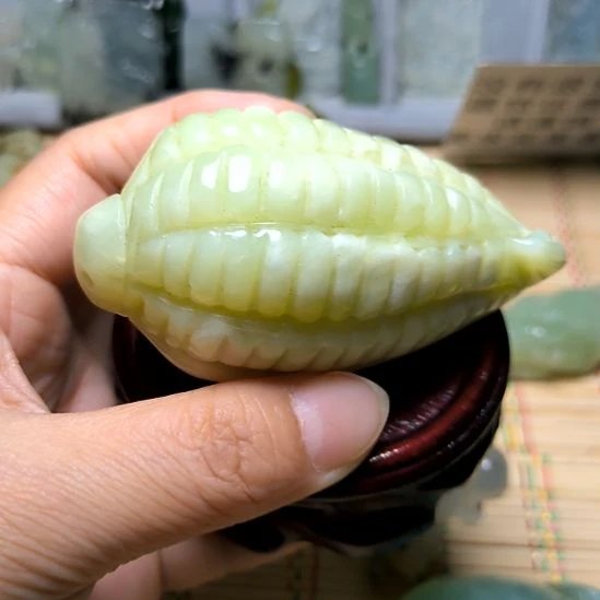 未镶嵌蛇纹石玉颈饰